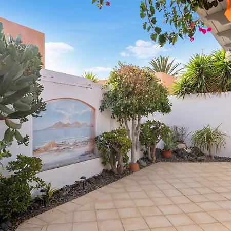 Casa Kiky, Boho-chic With Botanical Garden La Oliva
